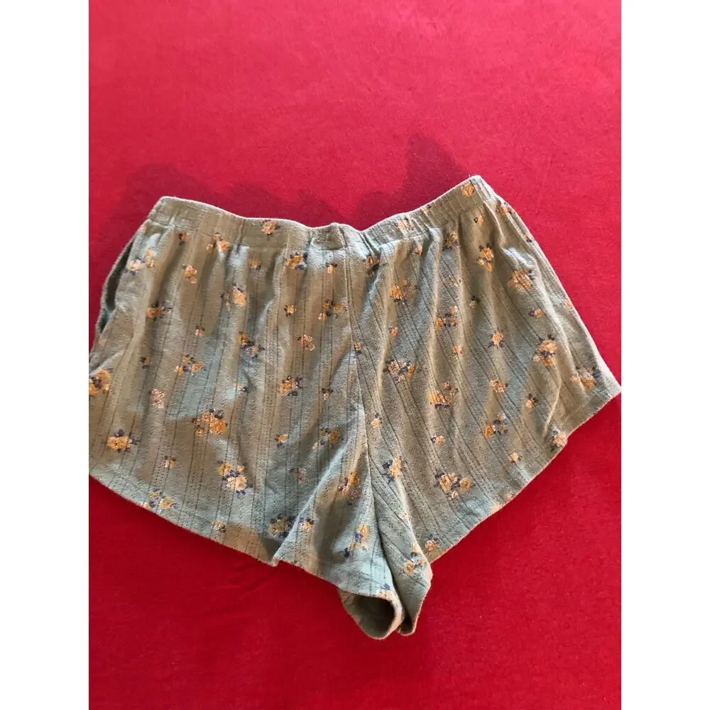 Colsie green floral pajama sleep shorts with pockets Size Medium